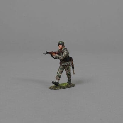 SS153A Charging SS Soldier