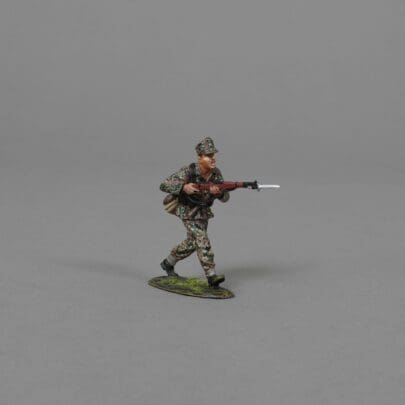 SS153B Charging SS Soldier