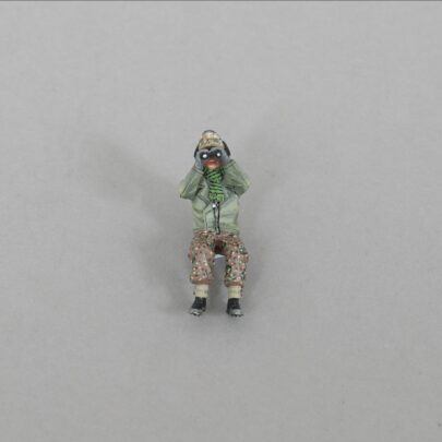 SS171B Grille Crewman with Binos