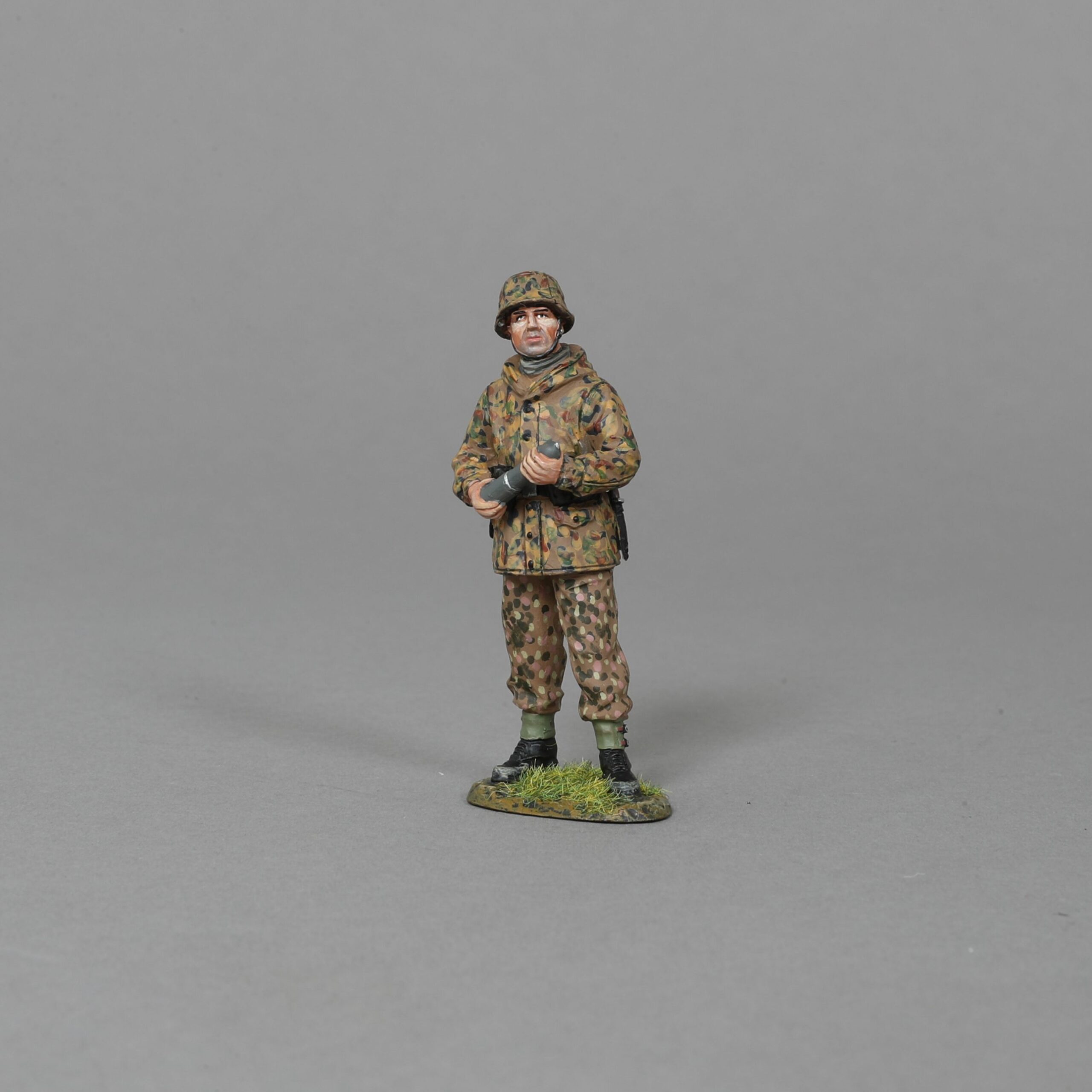 SS177A Gun Crew with shell #1