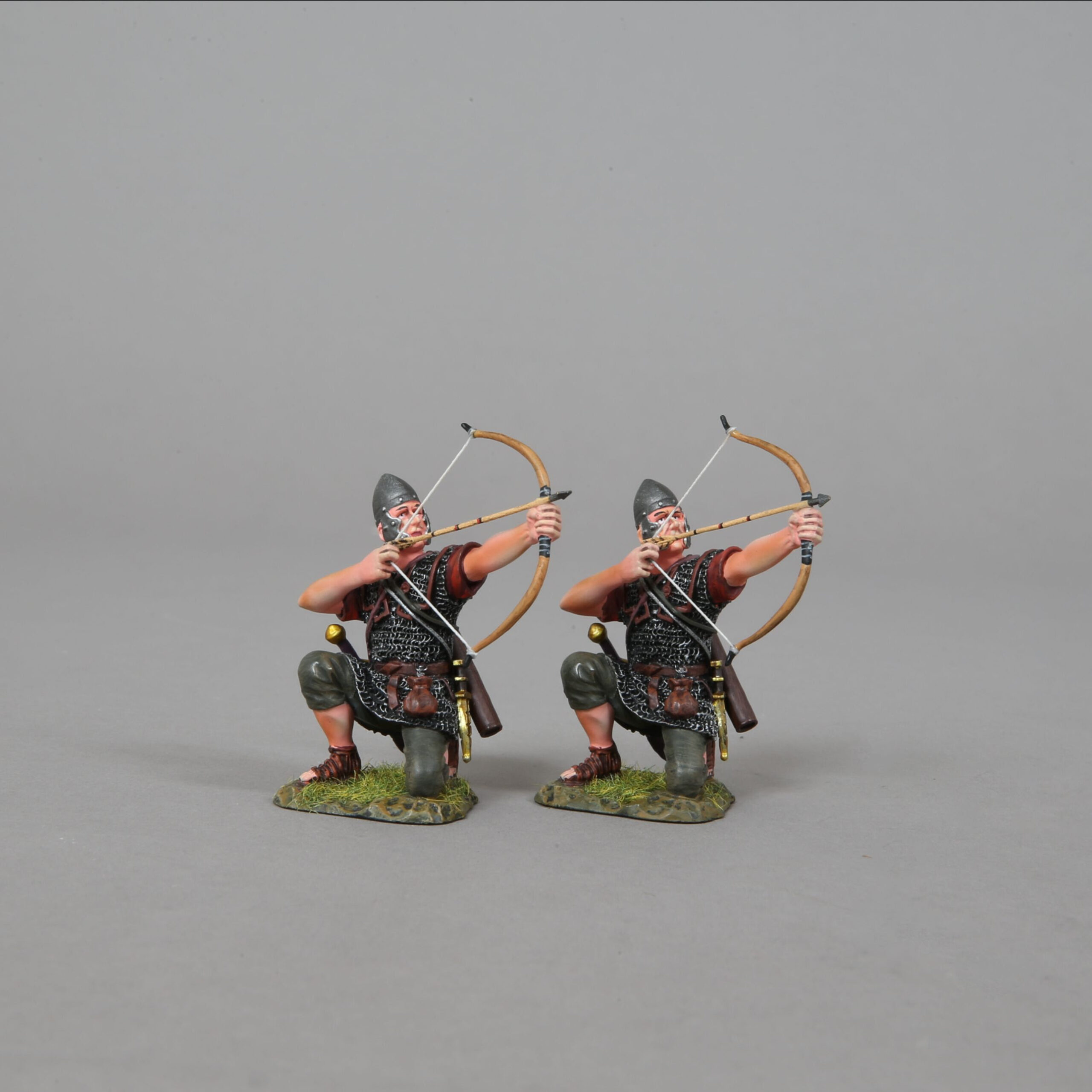 ROM182B 2 x Kneeling Archers Firing Upwards