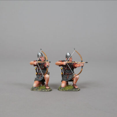 ROM183B 2 x Kneeling Archers Firing Straight Ahead