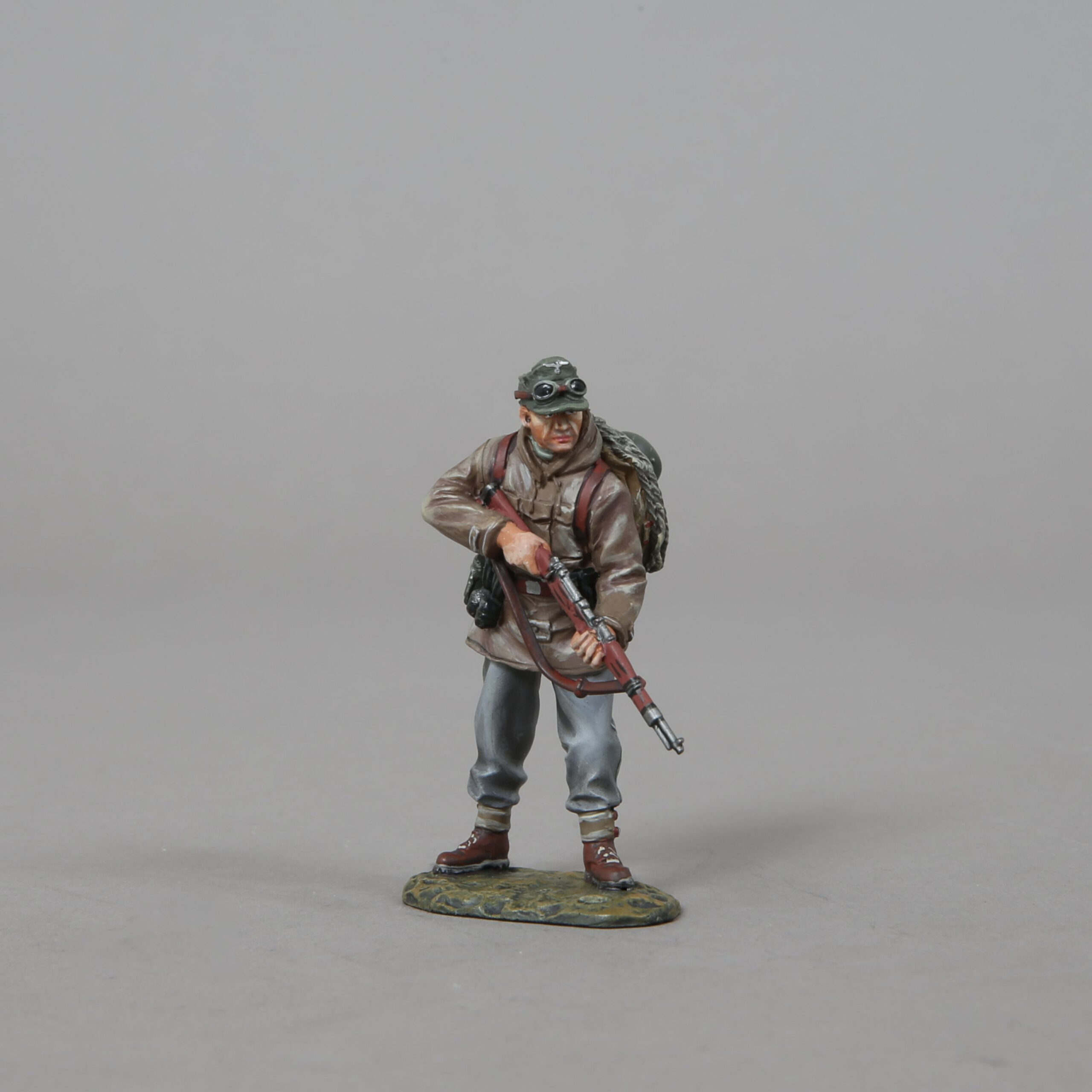 SS184A Rifleman at the Ready