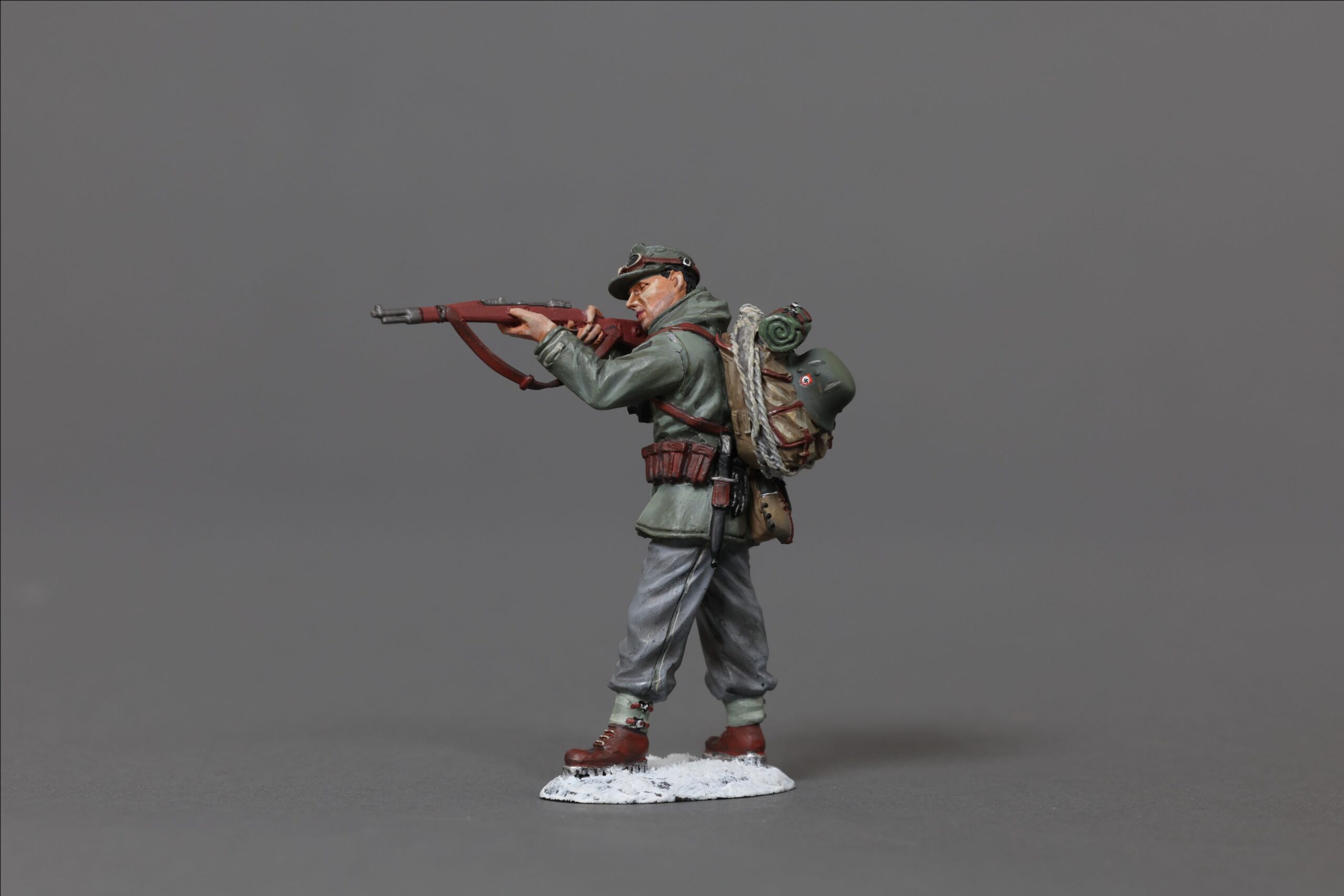 SS191B Standing Firing (Winter)