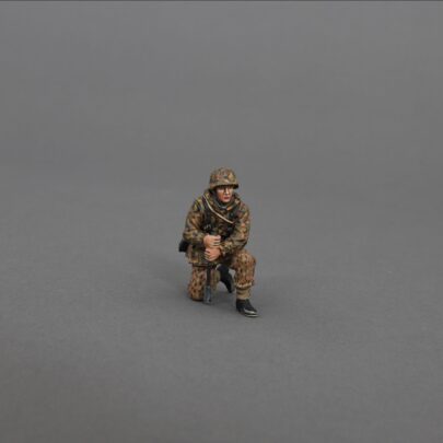 SS194 Kneeling SS Artillery Crew with Ramrod