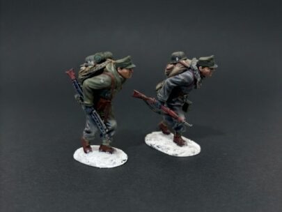 SS196B Two Running Gebirgsjger