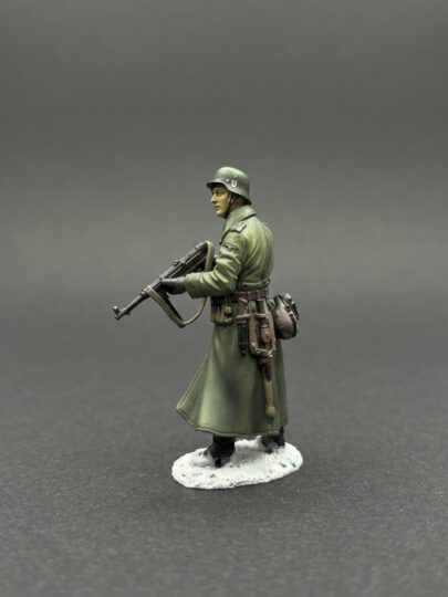 SS199B SS Soldier Ready with MP40