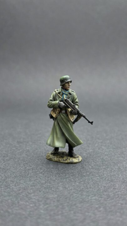 SS199C SS Soldier Standing Ready 2